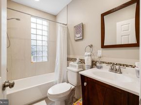 2434 Carpenter Street, Philadelphia PA 19146