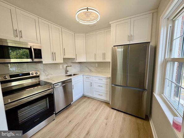 2008 38TH Street SE 302, Washington DC 20020
