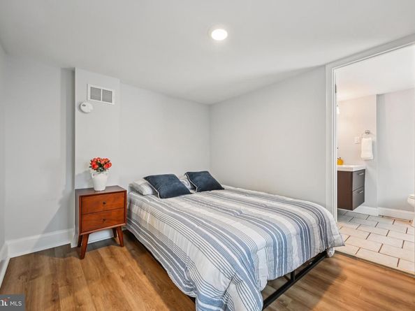 936 New Market Street, Philadelphia PA 19123