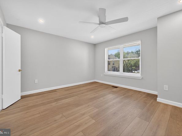 33 Dudley Court 25, Bethesda MD 20814