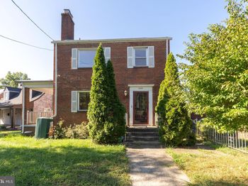 2428 South Dakota Avenue NE