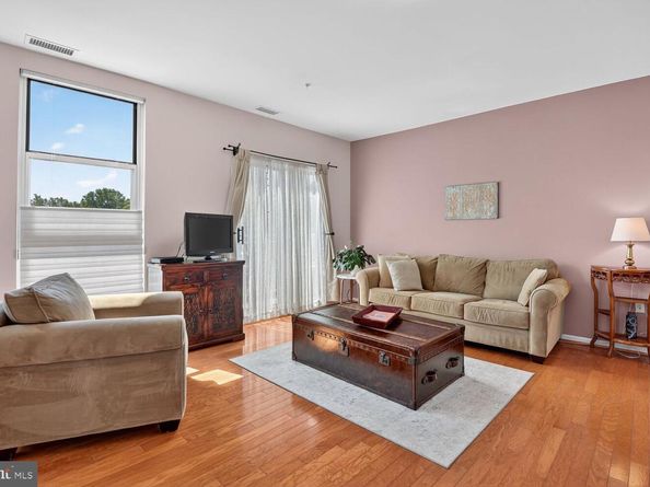 343 Cedar Street NW 322, Washington DC 20012
