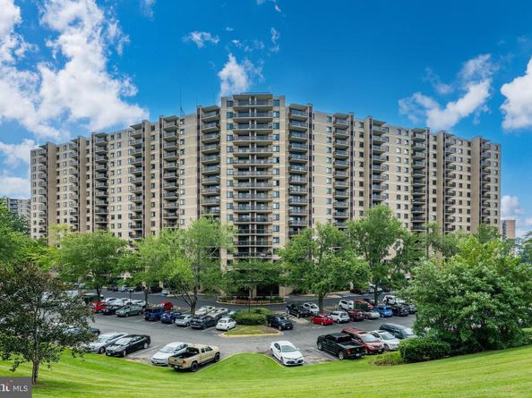 205 Yoakum Parkway 607, Alexandria VA 22304