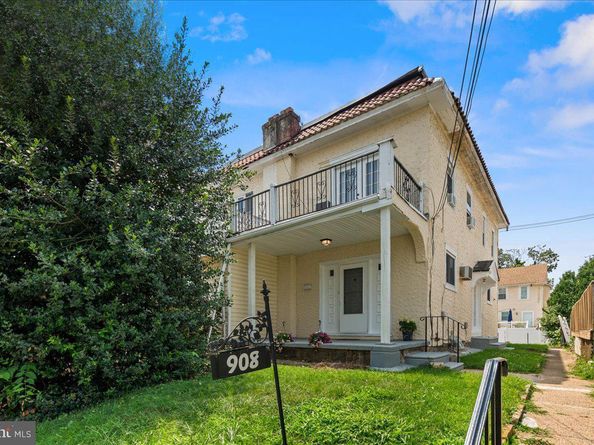 908 Yeadon Avenue, Lansdowne PA 19050