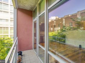 22 S Front Street 305, Philadelphia PA 19106