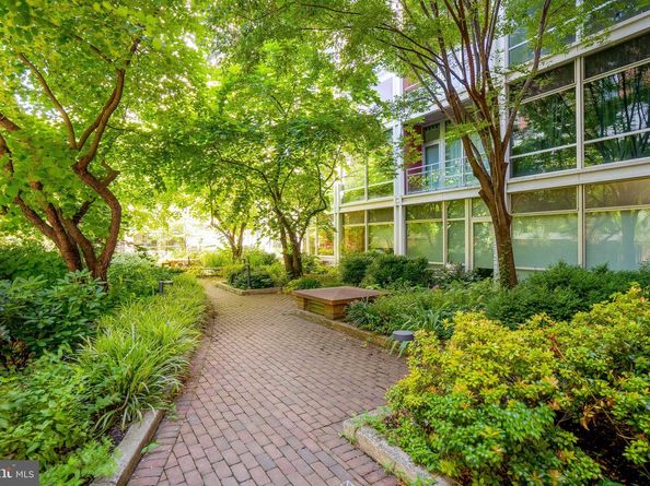 22 S Front Street 305, Philadelphia PA 19106