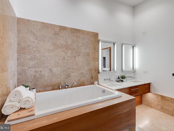 105-32 S 12TH Street PENTHOUSE 504, Philadelphia PA 19107