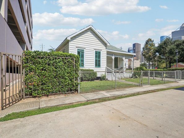 1106 Oneil ST, Houston TX 77019