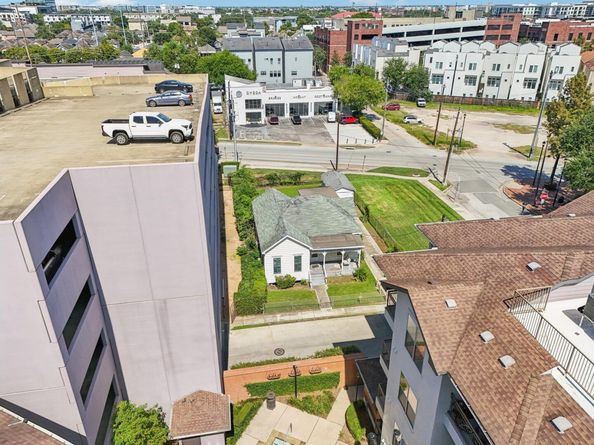 1106 Oneil ST, Houston TX 77019
