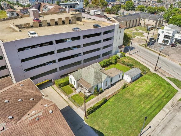 1106 Oneil ST, Houston TX 77019