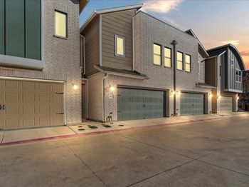 7411 Merrick LN