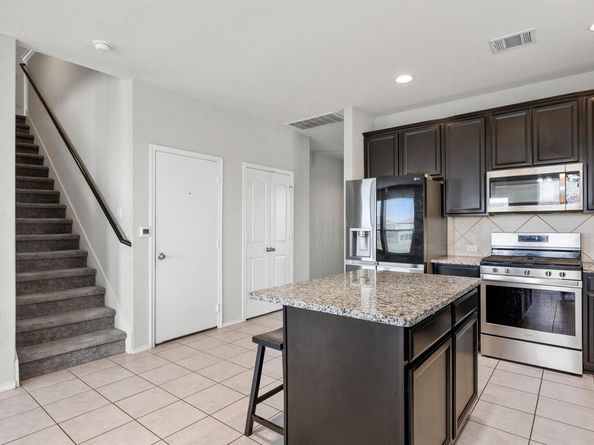 7001 Midlothian DR, Austin TX 78754