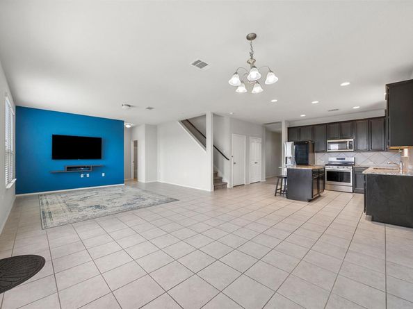 7001 Midlothian DR, Austin TX 78754