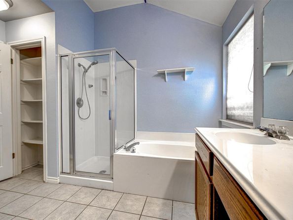 1817 Rosenborough LN N, Round Rock TX 78665