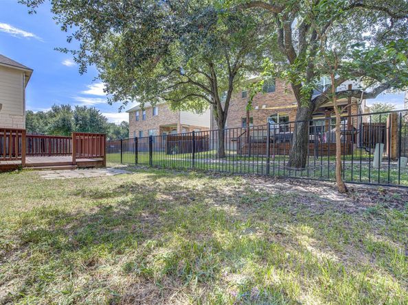 1817 Rosenborough LN N, Round Rock TX 78665