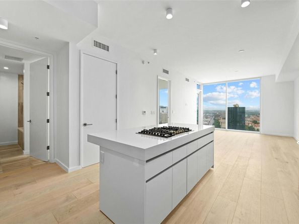 313 W 17th ST 2103, Austin TX 78701