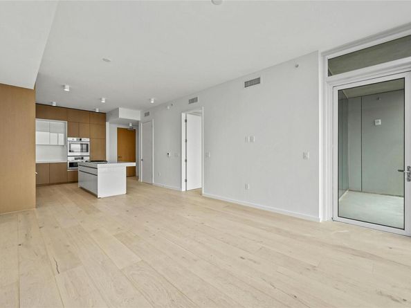 313 W 17th ST 2103, Austin TX 78701