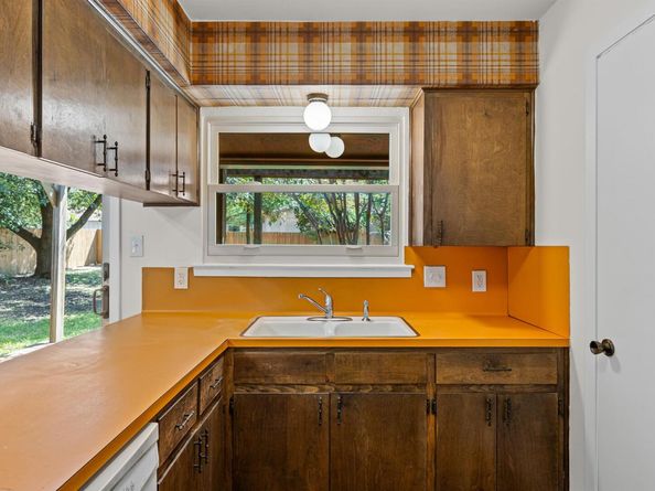 1107 Dunstan DR, Austin TX 78745
