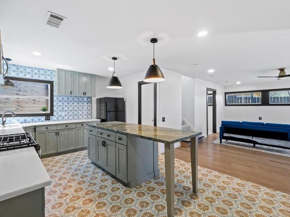 2702 S 2nd ST 1 & 2, Austin TX 78704