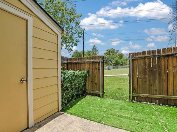 11901 Swearingen DR 4, Austin TX 78758