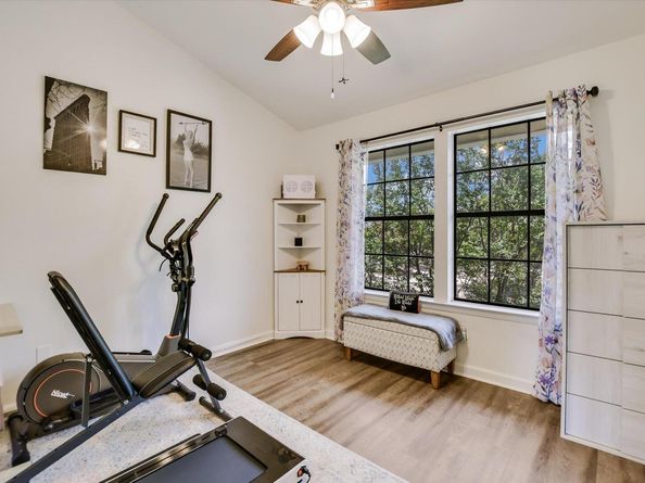 11901 Swearingen DR 4, Austin TX 78758