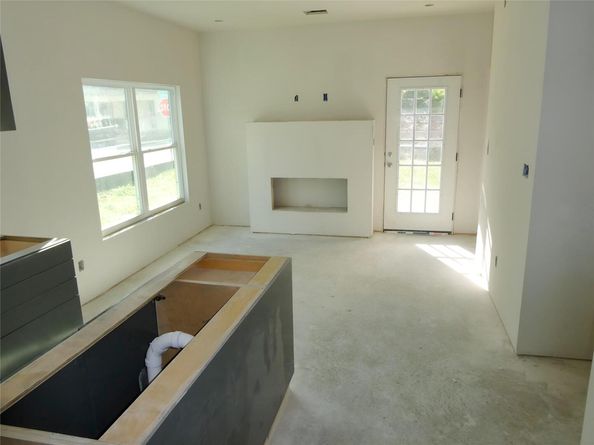 81 Waller St, Austin TX 78702
