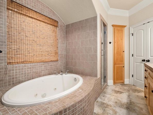 409 Hazeltine DR, Lakeway TX 78734