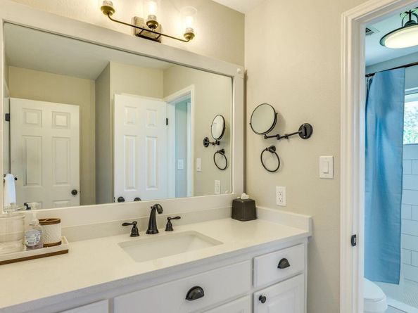 704 Deckhouse DR, Lago Vista TX 78645