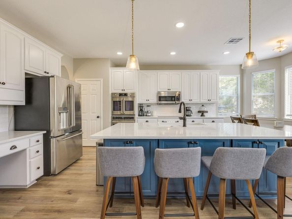 704 Deckhouse DR, Lago Vista TX 78645