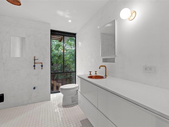 1187 Coleto ST, Austin TX 78702