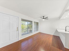 6910 Hart LN 110, Austin TX 78731