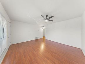 6910 Hart LN 110, Austin TX 78731