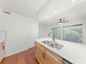 6910 Hart LN 110, Austin TX 78731