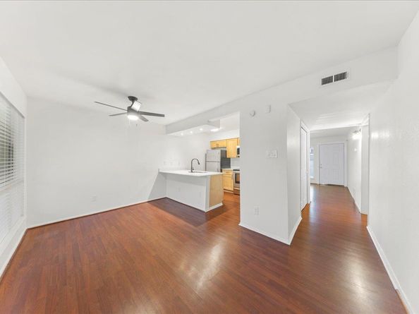6910 Hart LN 110, Austin TX 78731