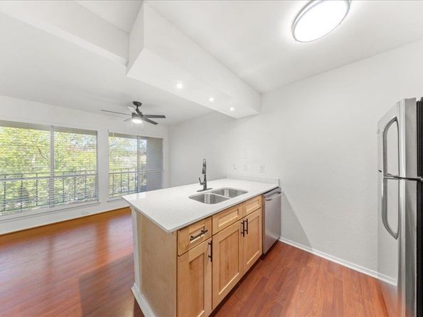 6910 Hart LN 110, Austin TX 78731