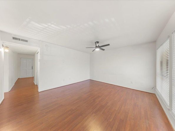 6910 Hart LN 110, Austin TX 78731
