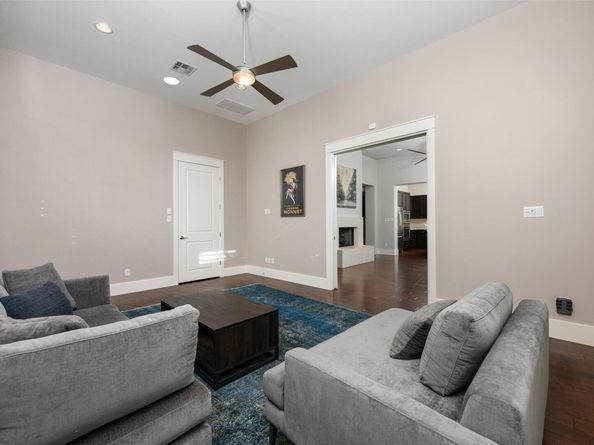 6009 Woodcrest DR, Austin TX 78759