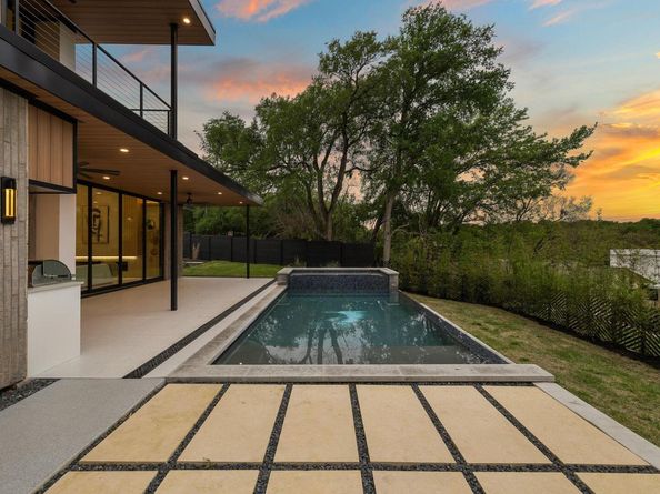2401 Oakhaven CIR, Austin TX 78704
