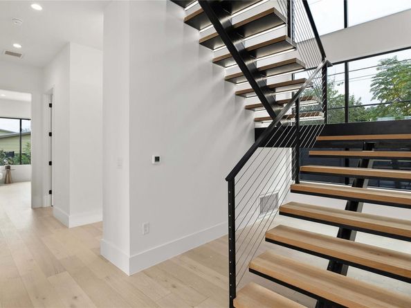 2401 Oakhaven CIR, Austin TX 78704