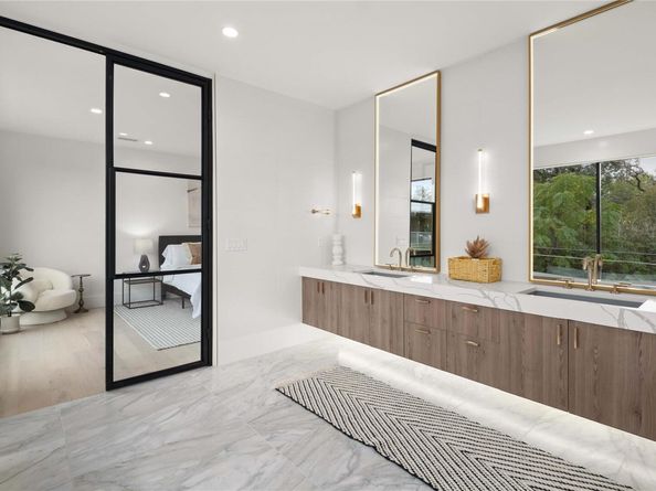 2401 Oakhaven CIR, Austin TX 78704