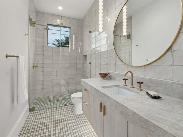 2401 Oakhaven CIR, Austin TX 78704