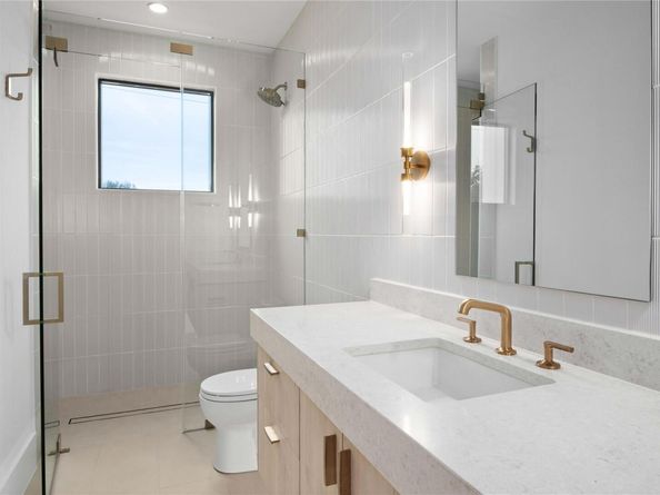 2401 Oakhaven CIR, Austin TX 78704
