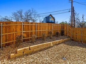 1736 Bunche RD B1, Austin TX 78721