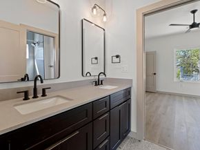 1736 Bunche RD B1, Austin TX 78721