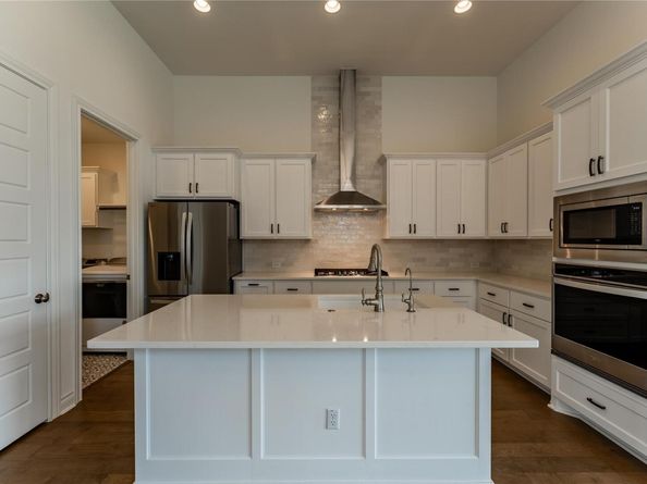152 Limestone DR, Georgetown TX 78628