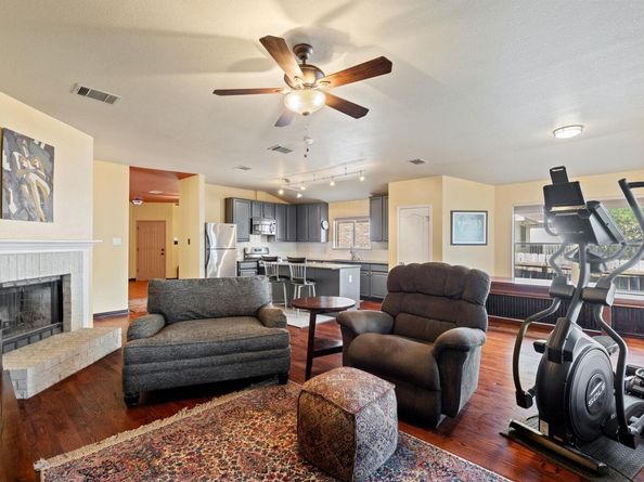 2114 Desco DR, Austin TX 78748