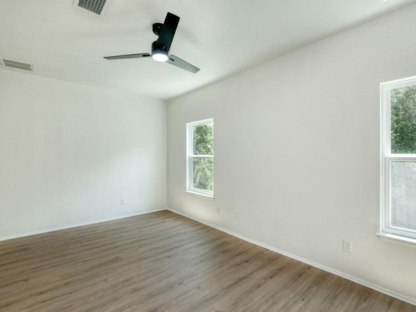 1006 E 3rd ST, Georgetown TX 78626