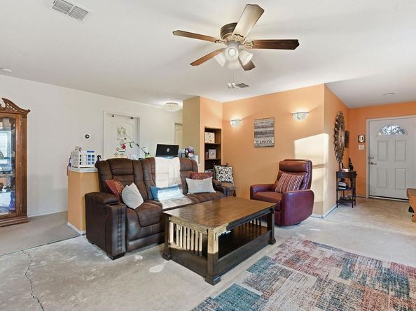 5628 SE Sunday Silence DR, Del Valle TX 78617