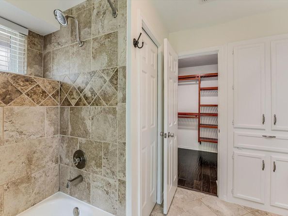 9105 Hazelhurst DR, Austin TX 78729