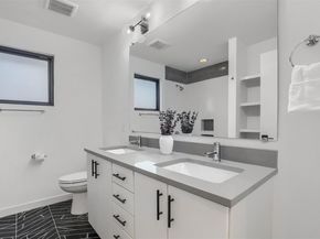 2001 Sl Davis Ave, Austin TX 78702